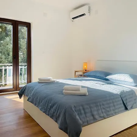 Happy 브로다리카